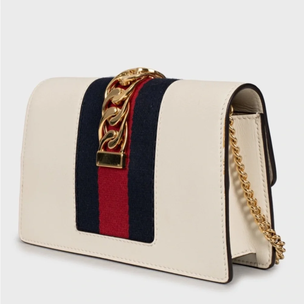 ✨💎GUCCI💎✨ Sylvie chain crossbody w/ COA, Dustbag & GWP. - Picture 8 of 12